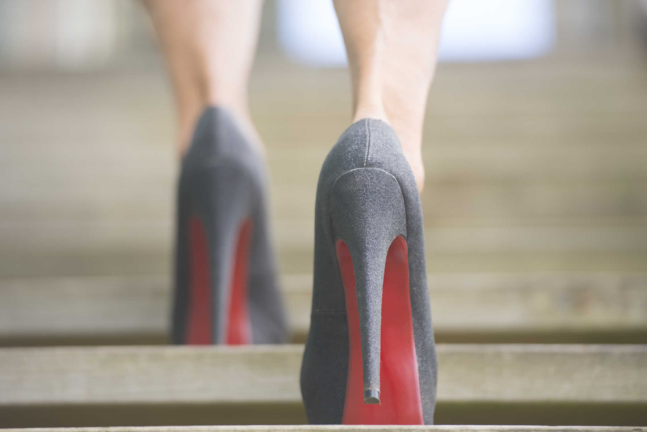 High Heels: Antara Kesehatan dan Syariat