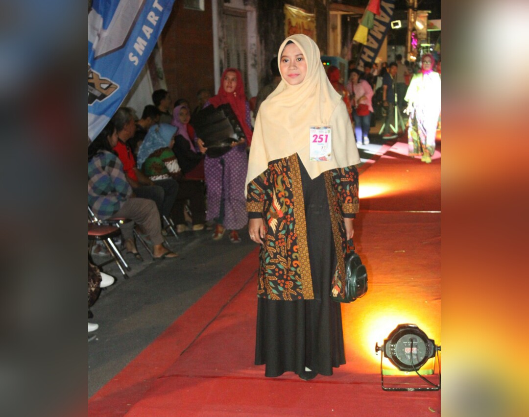 Fashion Show Batik Muslimah Pecahkan Rekor MURI
