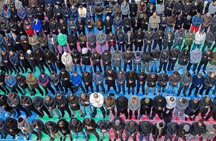 Derajat Manusia di Hadapan Allah Swt