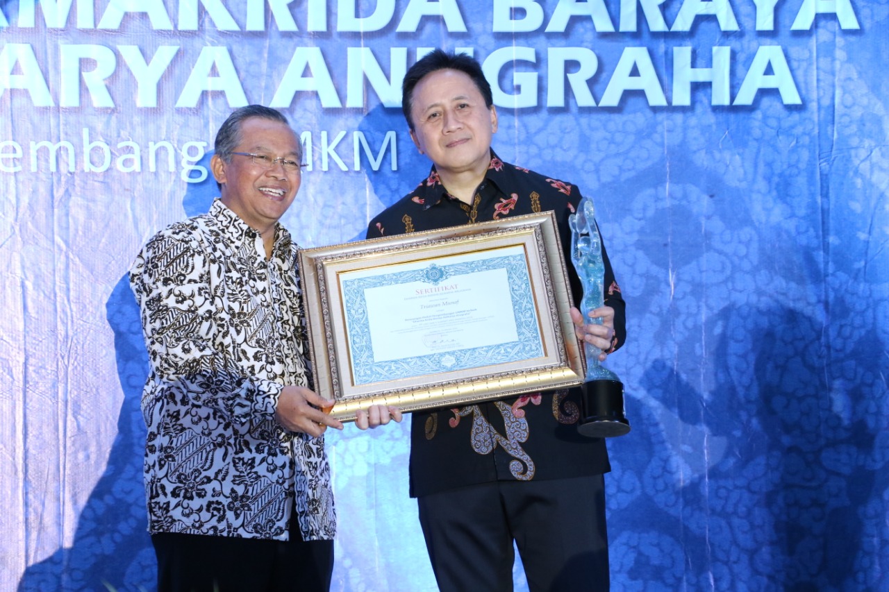 UNS Berikan Penghargaan Kepada Pemerhati UMKM