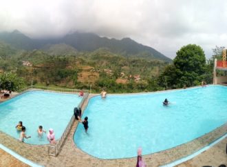 Soko Langit, Kolam Renang di Puncak Bukit
