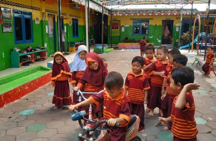 Anak Masuk SD, Usia Berapa yang Tepat?