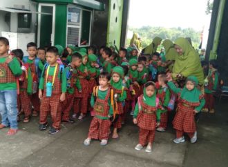 Seru, Inilah yang Dilakukan Siswa TKIT Permata Hati Surakarta saat Berkunjung ke Kantor CILUKBA