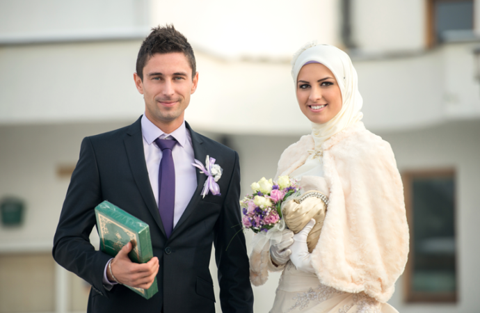 Makna Hadist Menikah Separuh Agama