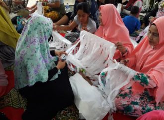 PD Salimah Denpasar Ubah Limbah Plastik Menjadi Tas Cantik