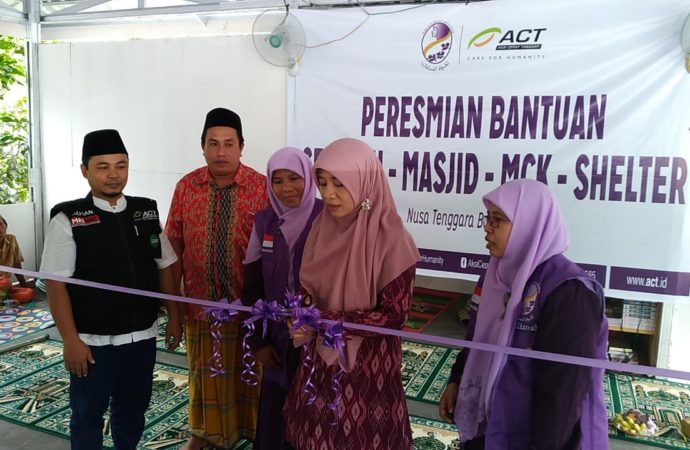 Milad ke-19,  Salimah Resmikan Huntara Lombok