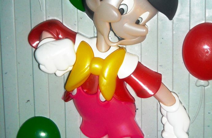 Dongeng Anak: Pinokio Si Boneka Kayu Berhidung Panjang