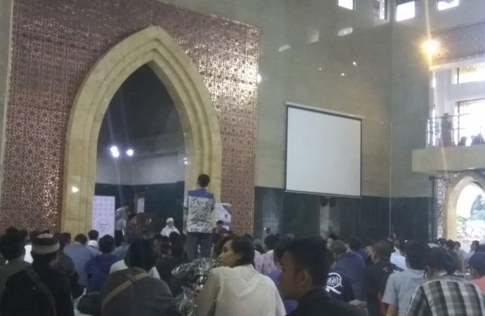 Beri Tausiyah di Masjid Sudalmiyah UMS, Ustaz Tengku Zulkarnaen Ajak Jamaah Meneladani Rasulullah