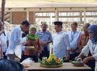 Tasyakuran Pemasangan Atap Brunjung: Masjid Taman Sriwedari Memasuki Tahap Akhir