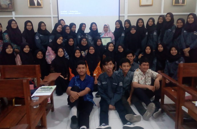 Upgrade Ilmu Anggota Baru, Tim Jurnalistik SMA Al-Islam 1 Surakarta Gelar Workshop Jurnalistik