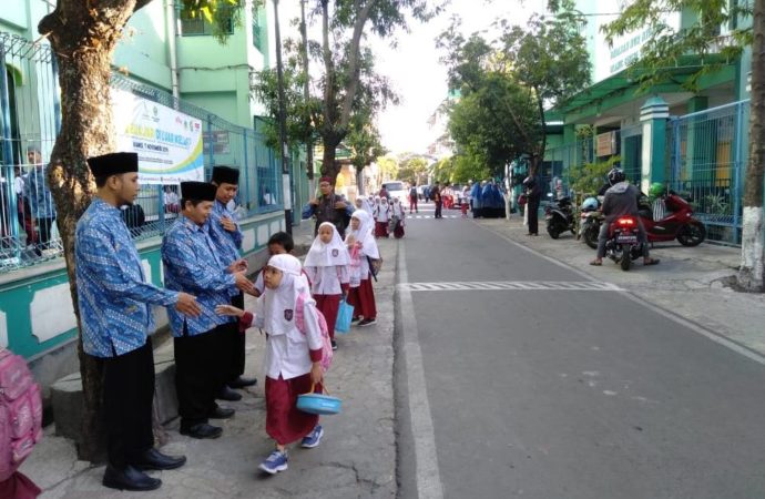 Wujudkan Sekolah Ramah Anak, SDIT Nur Hidayah Surakarta Gelar Kegiatan Sehari Belajar di Luar Kelas
