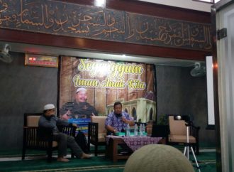 Ustaz Fauzil Adhim: “Petunjuk Mendidik Anak, Semua Ada di Dalam Al-Qur’an”