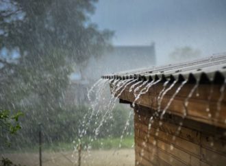 Puncak Musim Hujan Tiba, Begini Cara Menjaga Kesehatan di Musim Hujan