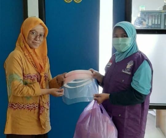 Salimah Kalsel Serahkan Bantuan Penanganan Covid-19