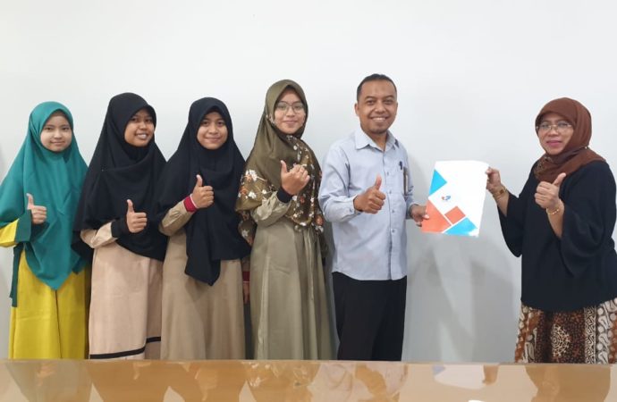 Penerima Beasiswa SOLOPEDULI-STMIK Sinus Diharapkan Jadi Pribadi Tangguh