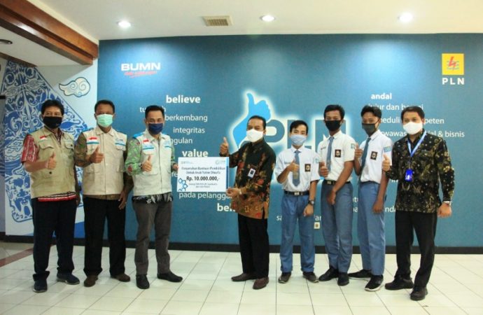 Sinergi YBN PLN Surakarta – SOLOPEDULI Salurkan Beasiswa untuk SMK IT Smart Informatika