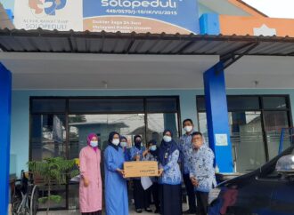 Pemkot Solo Bantu APD untuk Klinik SOLOPEDULI