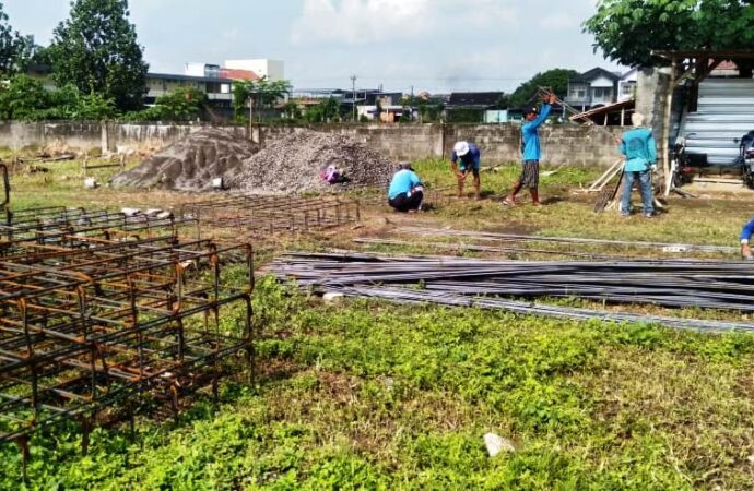 Pondasi Cakar Ayam SMK IT Gratis SOLOPEDULI Mulai Dibangun