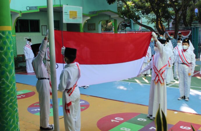 Peringati HUT Ke-76 RI, SDIT Nur Hidayah Solo Gelar Upacara Virtual