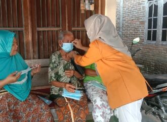 KKN, Mahaisswa Univet Bagi-bagi Masker