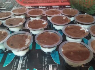 Pengabdian Masyarakat, Mahasiswa Univet Ajarkan Pembuatan Dessert Box Mini