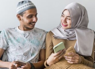 Agar Handphone Tak Memisahkan Cinta Kita