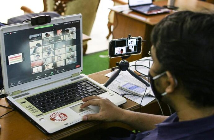 Guru dan Kendala Pembelajaran Daring | Oleh: Hatif Sulistyawan