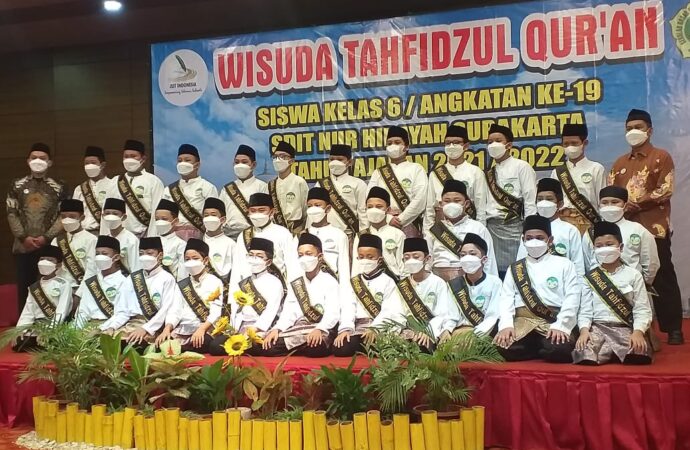 133 Siswa Kelas VI SDIT Nur Hidayah Solo Ikuti Wisuda Tahfidzul Qur’an