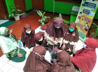 Kreatif! Murid SDIT Nur Hidayah Isi Masa Jeda Usai PTS dengan Buat Eco-Enzyme