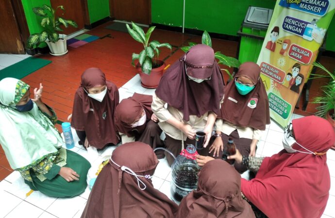 Kreatif! Murid SDIT Nur Hidayah Isi Masa Jeda Usai PTS dengan Buat Eco-Enzyme