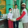Murid SDIT Nur Hidayah Solo Bagikan 305 Paket Zakat