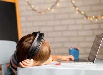 Lima cara Mengatasi Anak yang Kecanduan Media Sosial