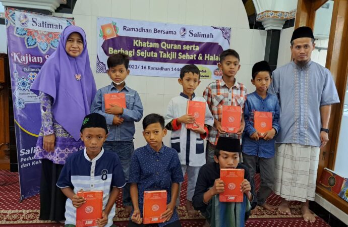 Salimah Surakarta Berikan Santunan 59 Anak Yatim dan Duafa