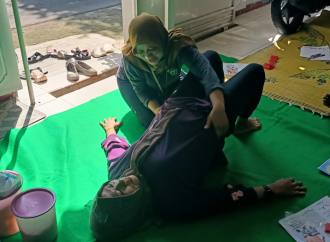 Poltekkes Kemenkes Surakarta Berdayakan Kader dan Lansia Tohudan Cegah Nyeri Punggung Bawah Melalui Core Stability Exercise