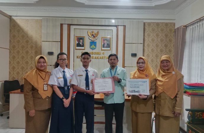 Aksi Solidaritas SMPN 9 Surakarta Titipkan Amanah Kemanusiaan kepada SOLOPEDULI untuk Penyintas Gempa NTT